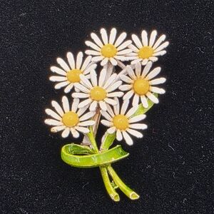 Albert Weiss White & Yellow Daisy Bouquet Enamel Pin
